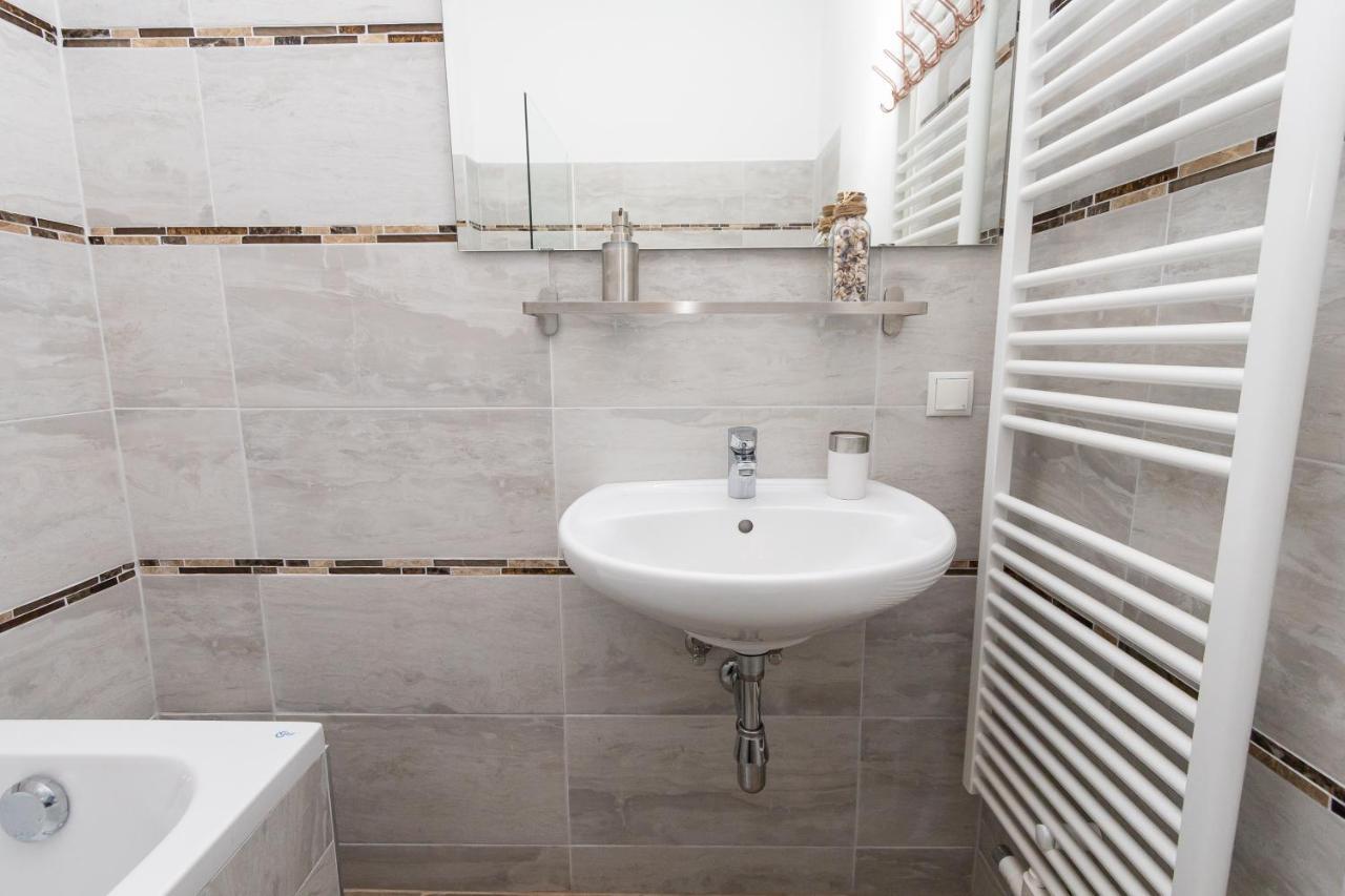 Comfortable Romantic 1 Bedroom Apartment Near Augarten Виена Екстериор снимка