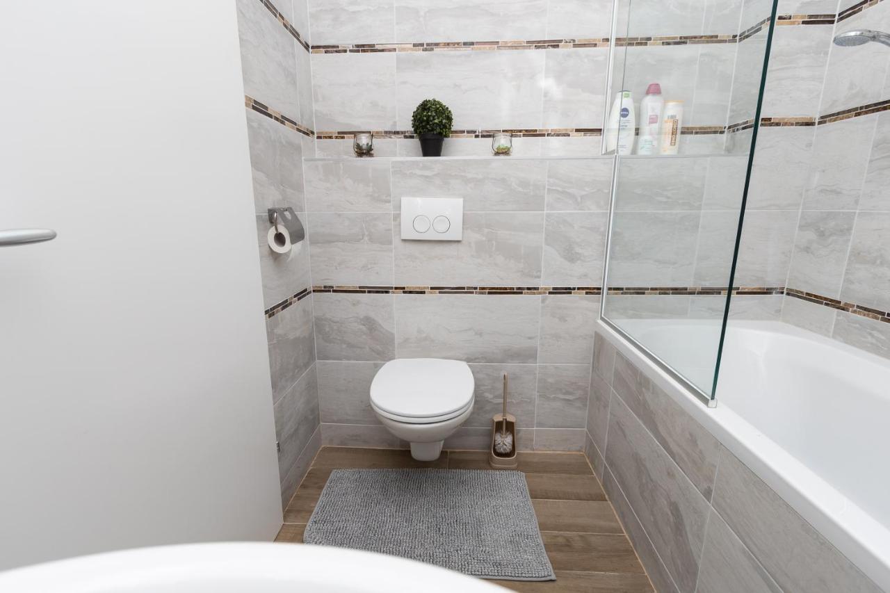 Comfortable Romantic 1 Bedroom Apartment Near Augarten Виена Екстериор снимка
